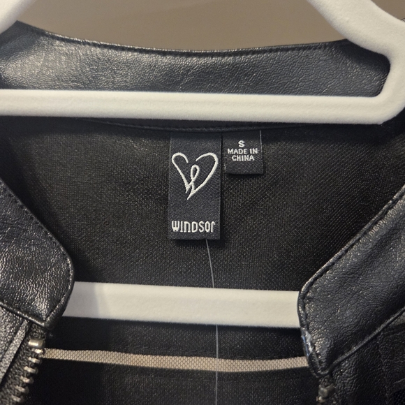 Windsor Black Striped Edgy Leather- Like Cropped Jacket- Very Flattering!! - Picture 3 of 15